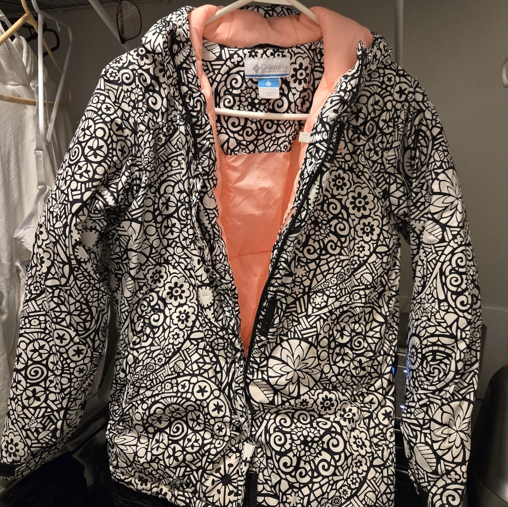 COLUMBIA girls Ski Coat Size XL(18/20). Fits Like Womens Small